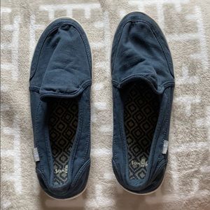 Sanuk navy flats